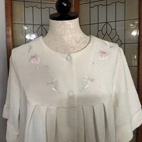 Miss Elaine Waffle Knit Button Snap Embroidered Medium Length Robe Size M - Picture 6 of 16